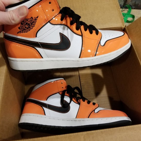 Nike Jordan 1 "Turf Orange" Mid - Picture 1 of 3